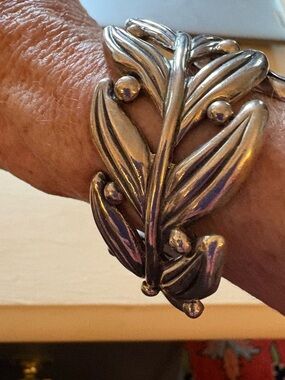 Taxco Silver Leaf Motif Bracelet and Earrings Set - Silver. Made in the 1940’s.